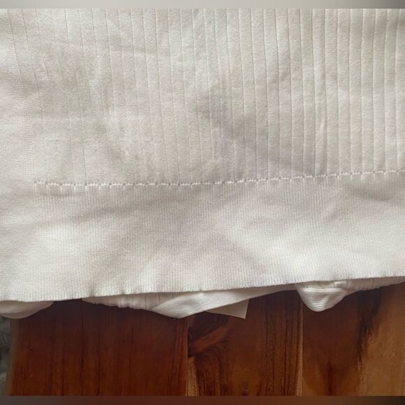 white blouse with short sleeves above the elbow, New from boutique - Picture 5 of 7